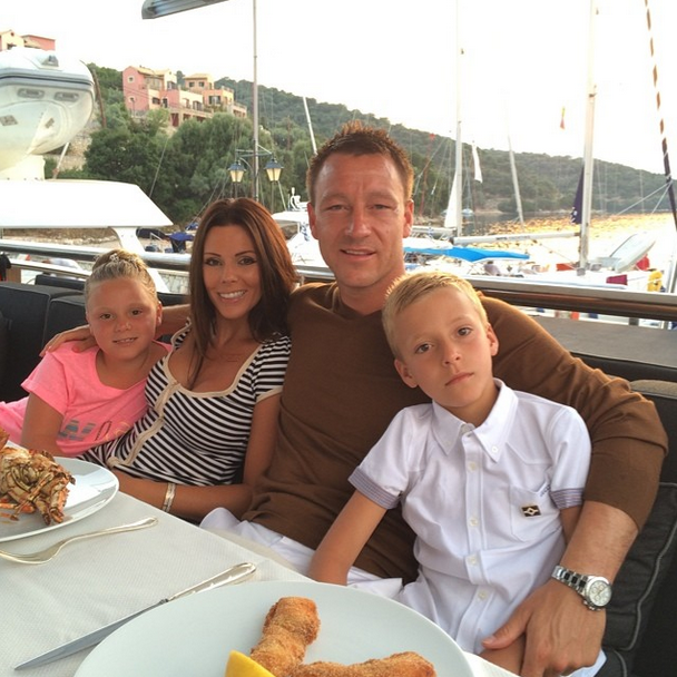 John Terry umgås med familjen. John Terry umgås med familjen.
